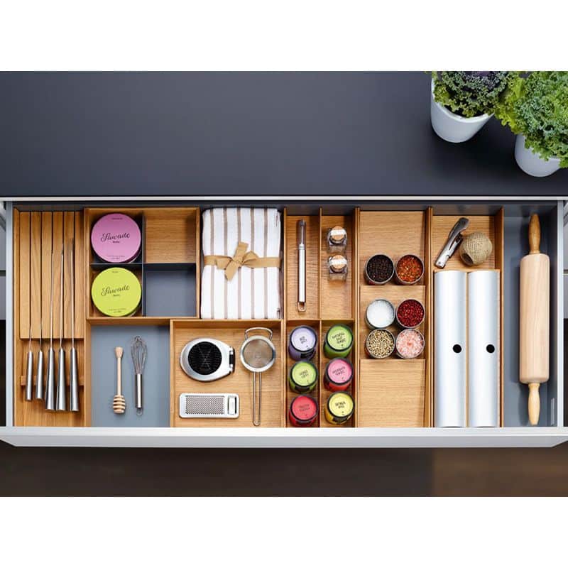 Ảnh thực tế phụ kiện chia ngăn FINELINE cho hộc tủ Hafele 556.05.416 Ảnh thực tế phụ kiện chia ngăn FINELINE cho hộc tủ Hafele 556.05.416