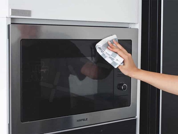 Vệ sinh và bảo quản lò vi sóng Häfele như thế nào?